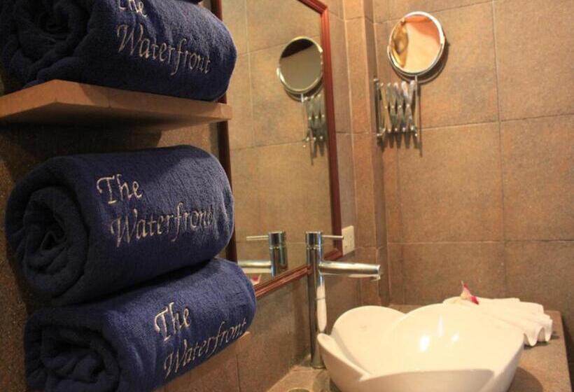 بنگله خانوادگی, The Waterfront Hotel At Fishermans Village