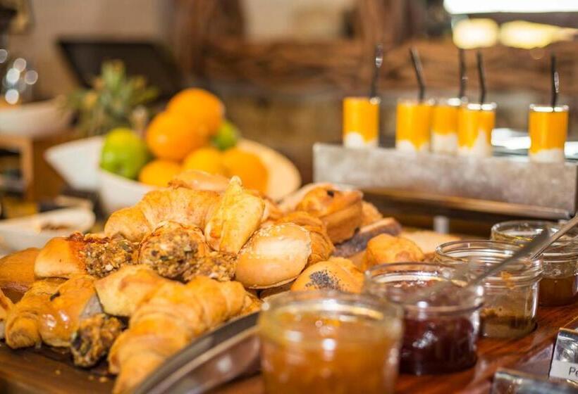 اتاق کلاب, Victoria Falls Safari Club