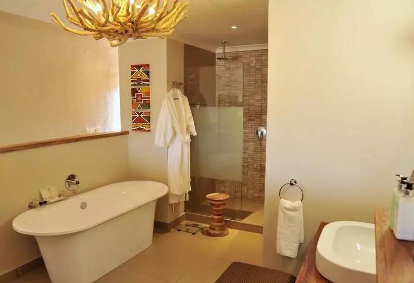 سوئیت کلاب, Victoria Falls Safari Club