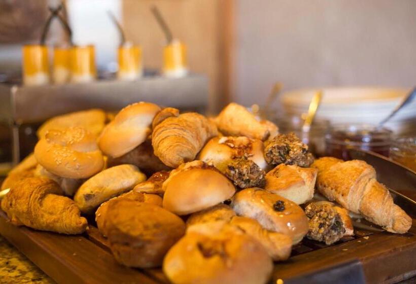 سوئیت کلاب, Victoria Falls Safari Club