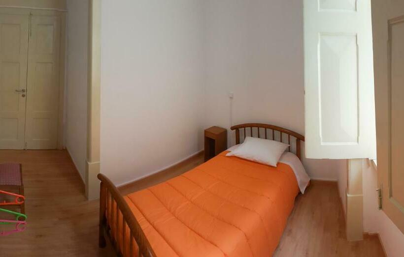 اتاق استاندارد یک تخته با سرویس بهداشتی مشترک, Olive Street House
