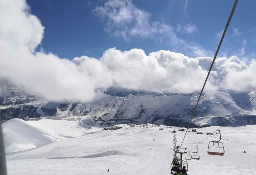 آپارتمان 1 خوابه با بالکن, Apartment N503 Gudauri Loft