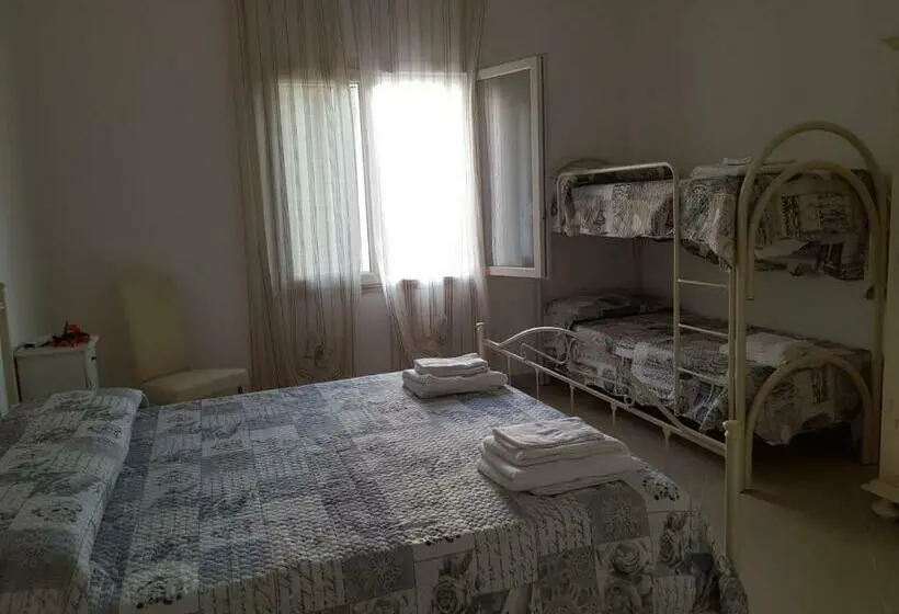 Standard Neljän Hengen Huone Parveke, B&b Giadà