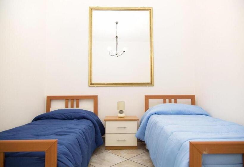 شقة غرفتين, By The Sea