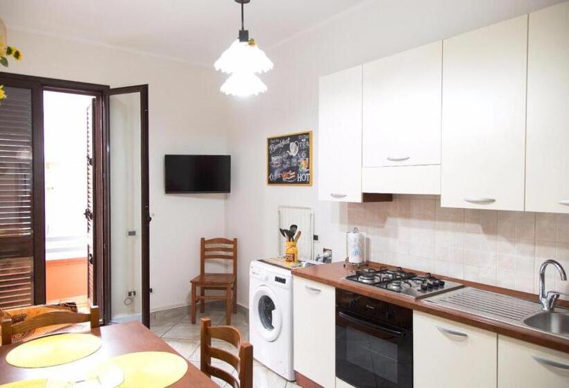 شقة غرفتين, By The Sea