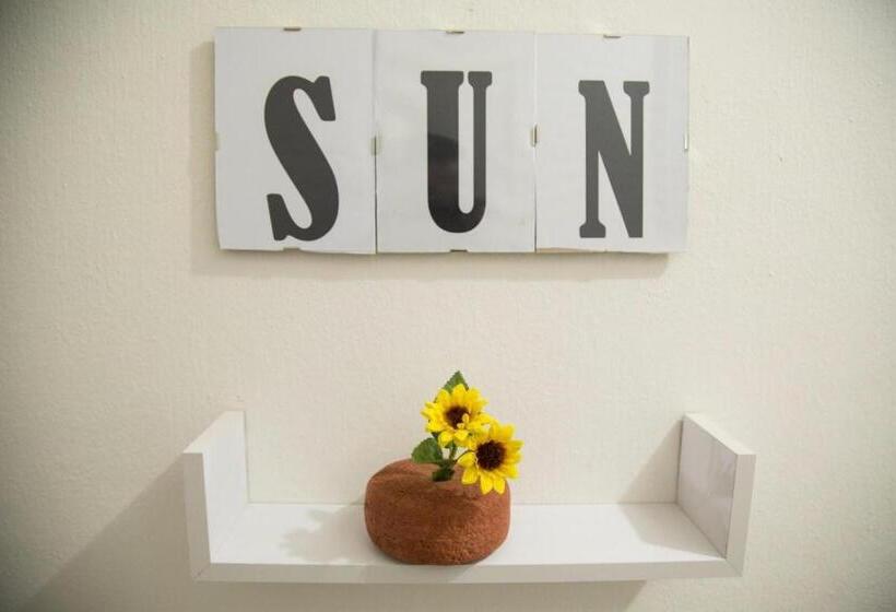 شقة غرفتين, By The Sea