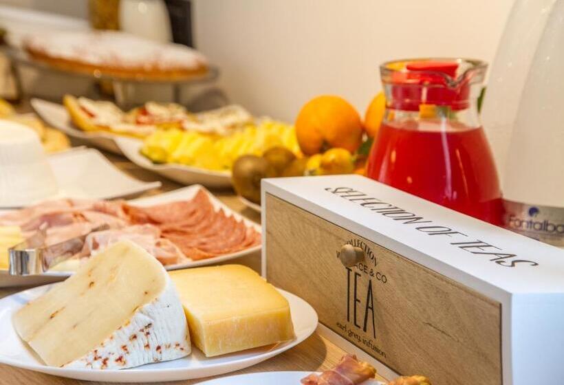 اتاق استاندارد چهار تخته, Cortile Umberto I