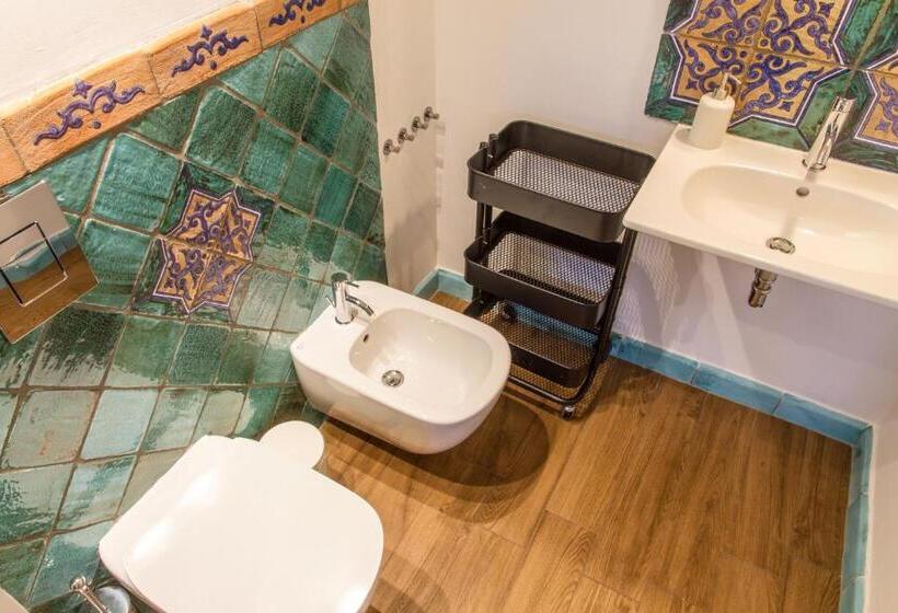 اتاق استاندارد چهار تخته, Cortile Umberto I