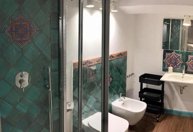 اتاق استاندارد چهار تخته, Cortile Umberto I