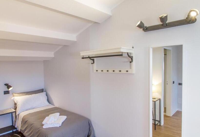 اتاق استاندارد چهار تخته, Cortile Umberto I