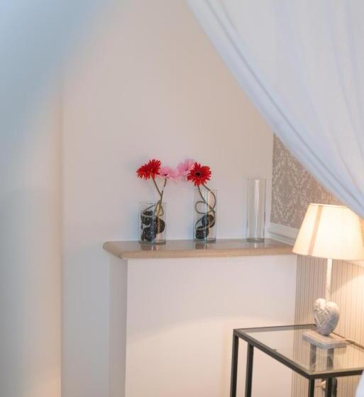 带共用浴室的标准房间, Green Room