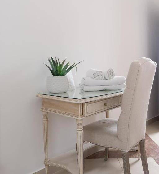 带共用浴室的标准房间, Green Room