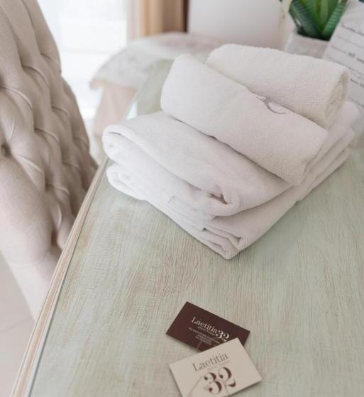 带共用浴室的标准房间, Green Room