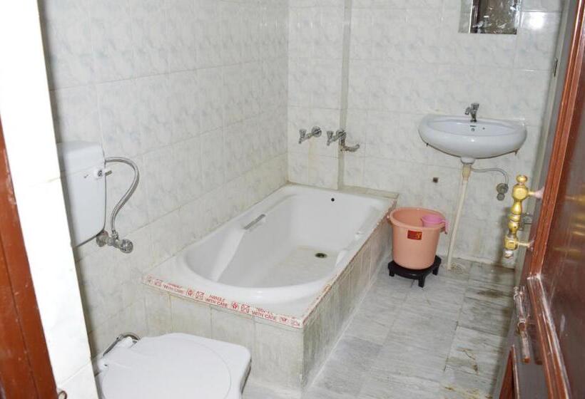 Family Room, Laxmi Mahal