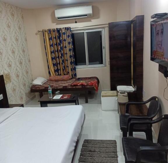 Family Room, Laxmi Mahal