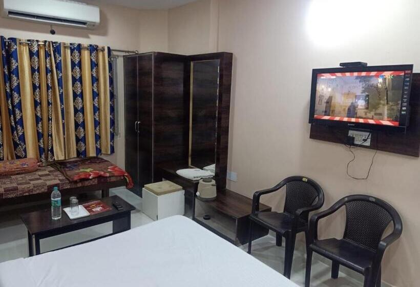 Family Room, Laxmi Mahal