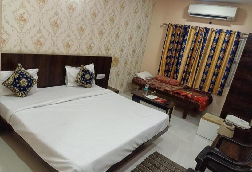 Family Room, Laxmi Mahal