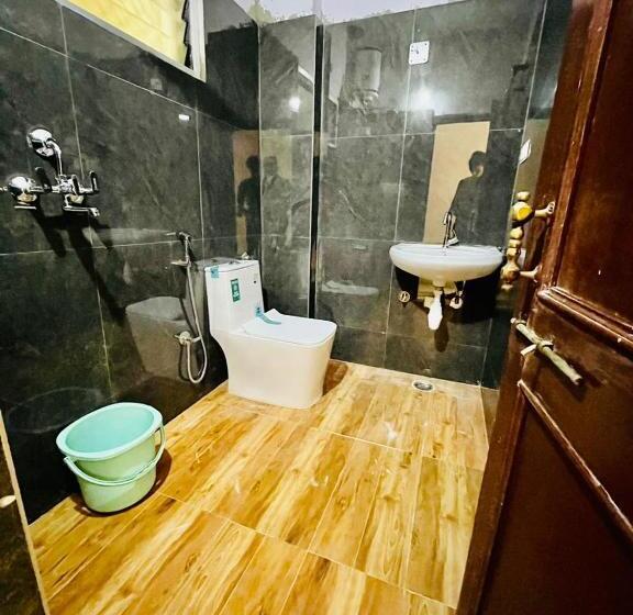 Family Room, Laxmi Mahal