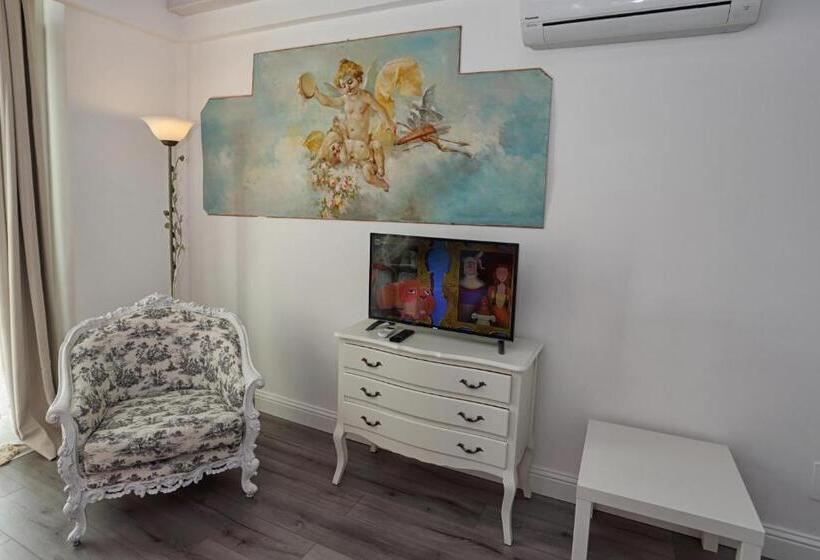 غرفة ديلوكس مطلّة علي البحر مزوَّدة بشُرفة, Angels Home