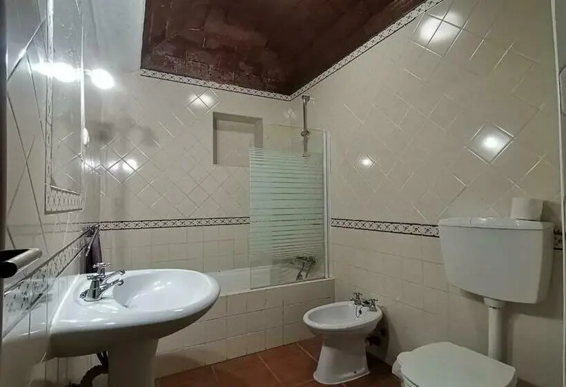 バス共有のスタンダードルーム, Casa Do Castelo