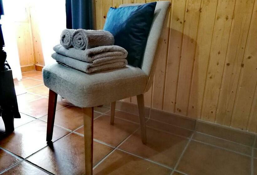 اتاق استاندارد با سرویس بهداشتی مشترک, Casa Do Castelo