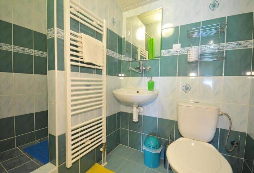 غرفة قياسية ثلاثية, Penzión Pod Troma Korunami