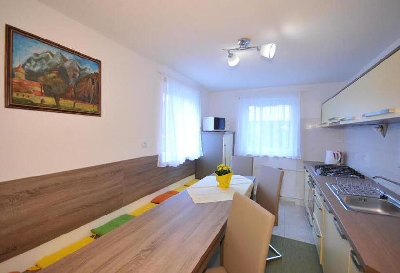 غرفة قياسية ثلاثية, Penzión Pod Troma Korunami