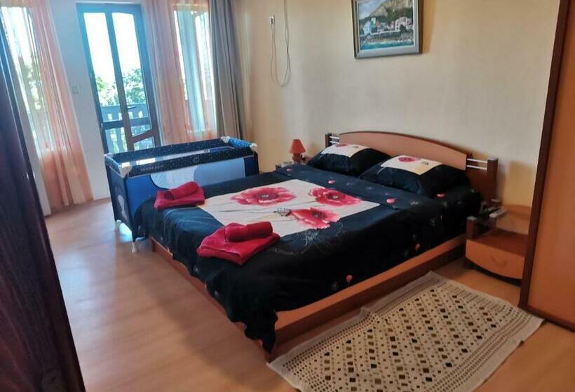 خانه 3 خوابه, Villa Holly