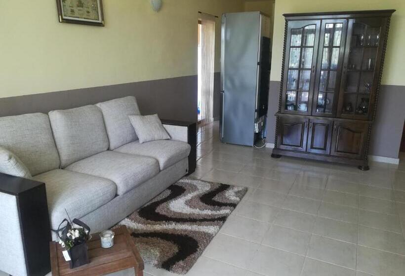 خانه 3 خوابه, Villa Holly