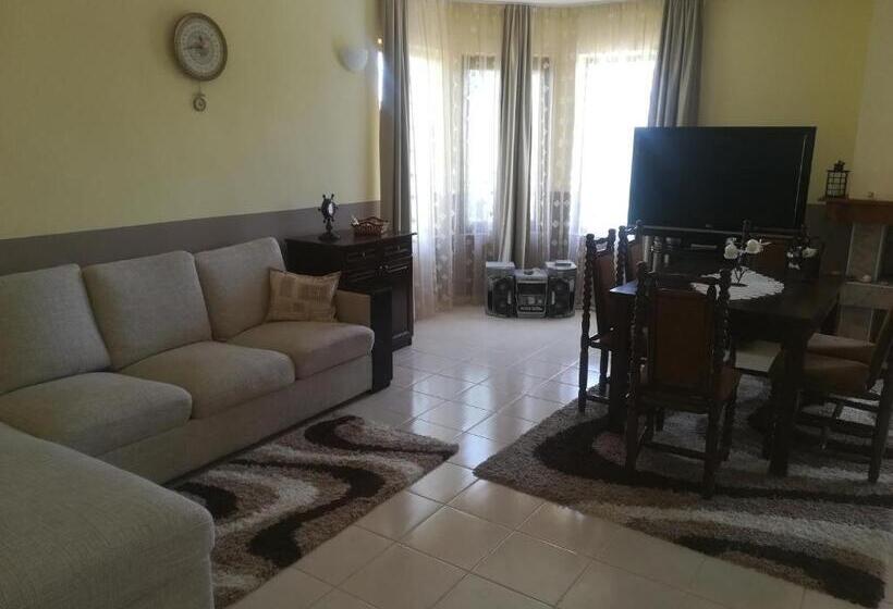 خانه 3 خوابه, Villa Holly