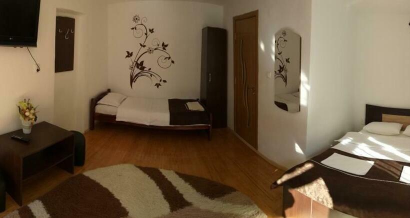 标准三人间, Pensiunea Denis