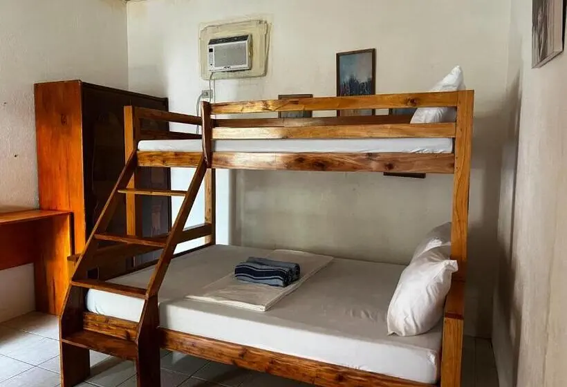 اتاق استاندارد چهارنفره با بالکن, Pescador View   Beach Resort & Restaurant