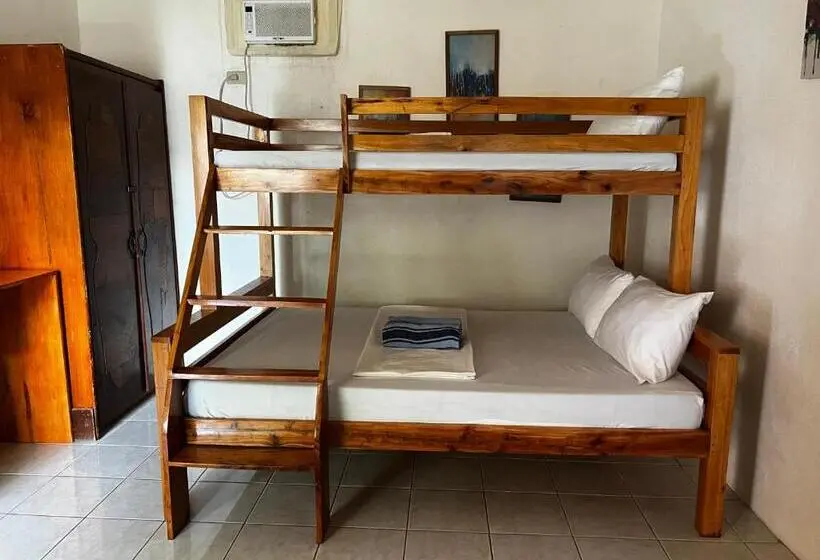 اتاق استاندارد چهارنفره با بالکن, Pescador View   Beach Resort & Restaurant