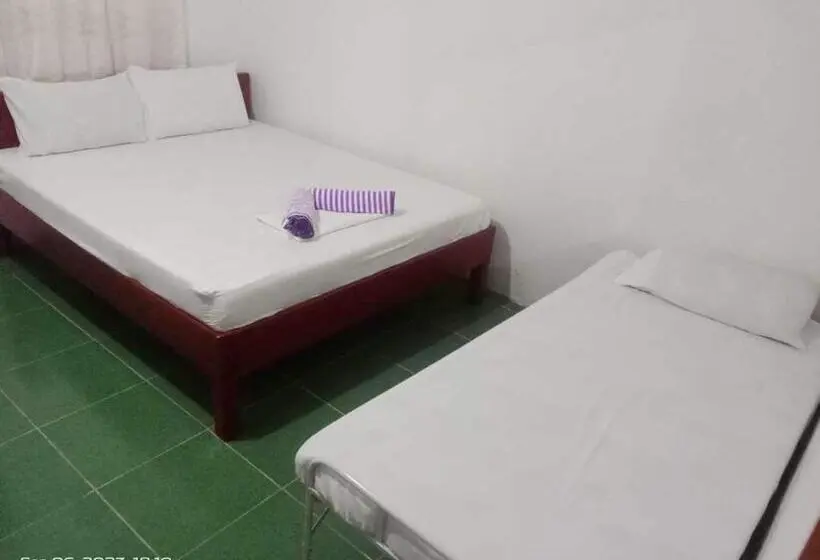 اتاق سه‌نفرۀ استاندارد با سرویس بهداشتی بیرون از اتاق, Pescador View   Beach Resort & Restaurant