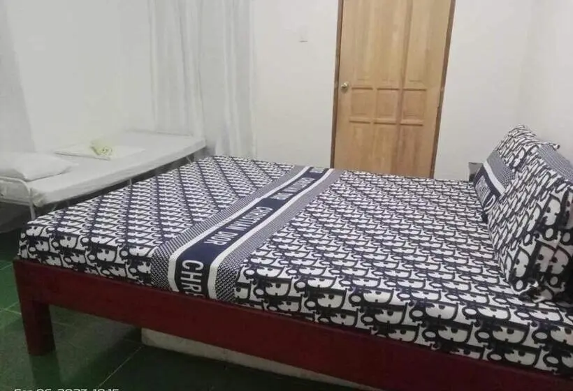 اتاق سه‌نفرۀ استاندارد با سرویس بهداشتی بیرون از اتاق, Pescador View   Beach Resort & Restaurant