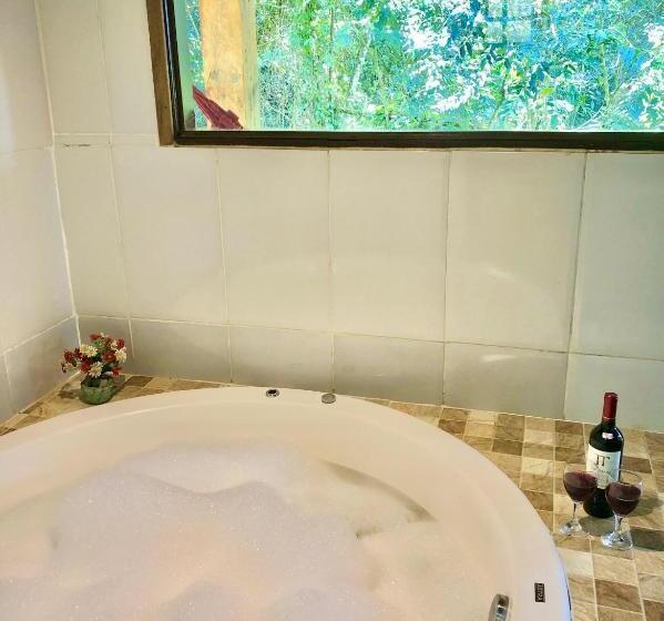 سوئیت با وان آب گرم, Pousada Bella Ana