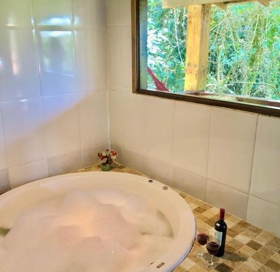 سوئیت با وان آب گرم, Pousada Bella Ana