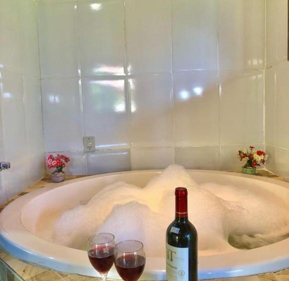 سوئیت با وان آب گرم, Pousada Bella Ana