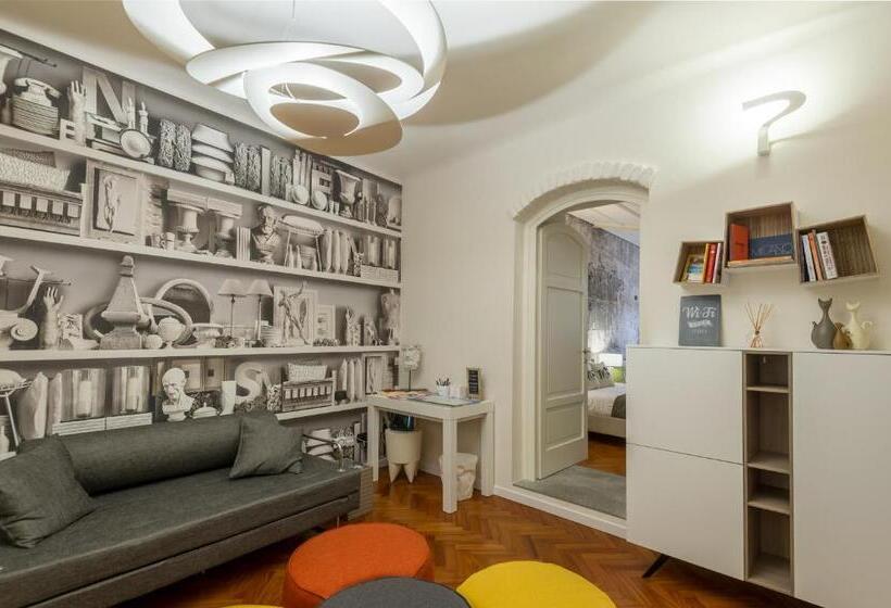 سوییت جونیور با بالکن, Moscova Luxury B&b