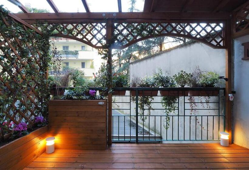 سوئیت جونیور با تراس, Moscova Luxury B&b