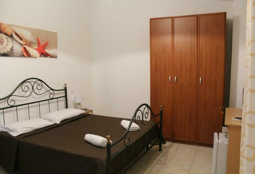 חדר סטנדרט, מיטת קינג, מותאם לאדם עם מוגבלויות, Affittacamere La Medusa