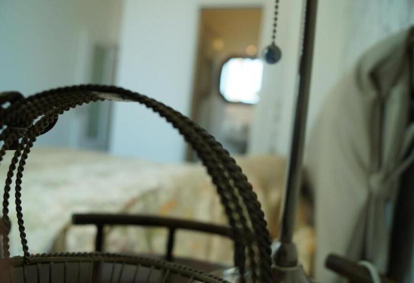 اتاق راحتی سه تخته, Casa Giangarè