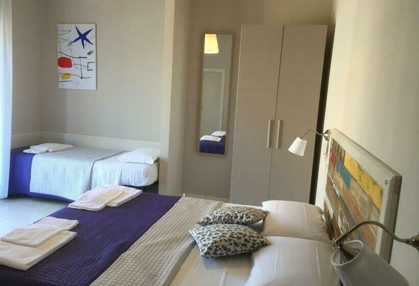 スタンダードトリプルルーム, Hostal Al Porto