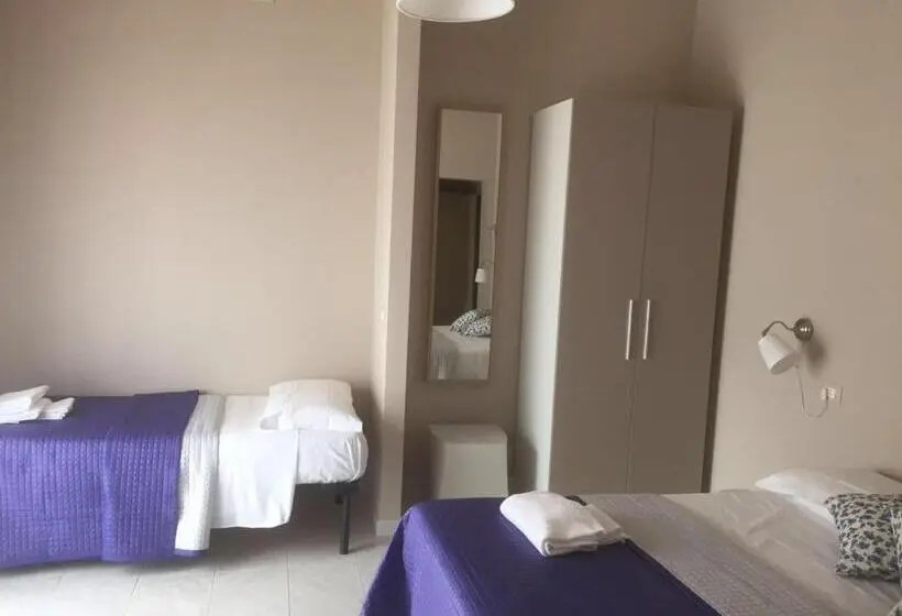 スタンダードトリプルルーム, Hostal Al Porto