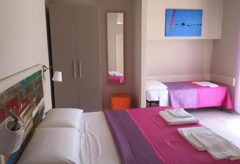 スタンダードトリプルルーム, Hostal Al Porto