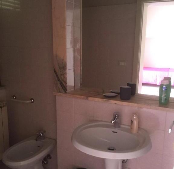 חדר סטנדרט לשלושה, Hostal Al Porto