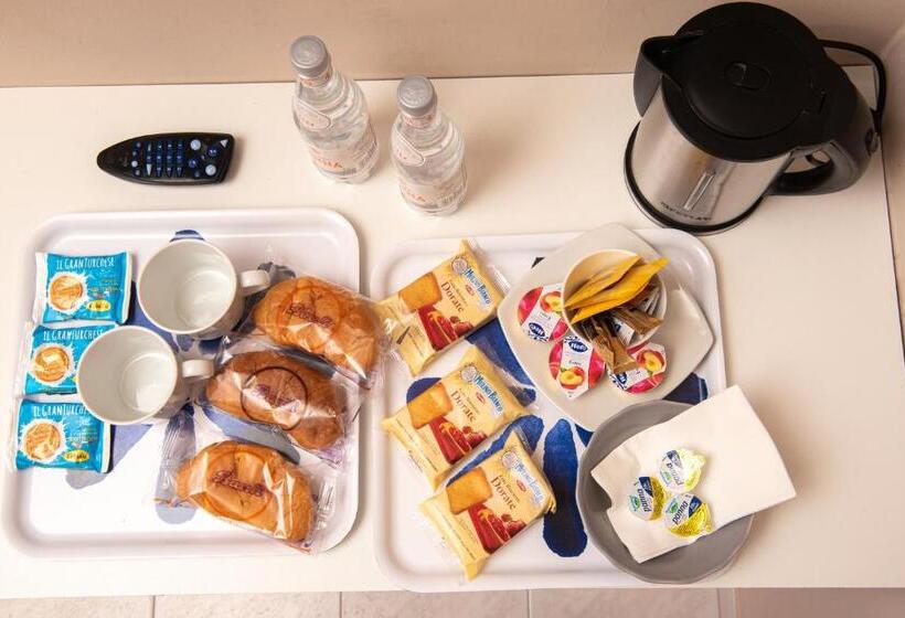 スタンダードトリプルルーム, Hostal Al Porto