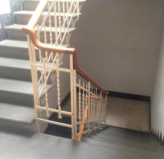 اتاق اکونومی, House Steccuto