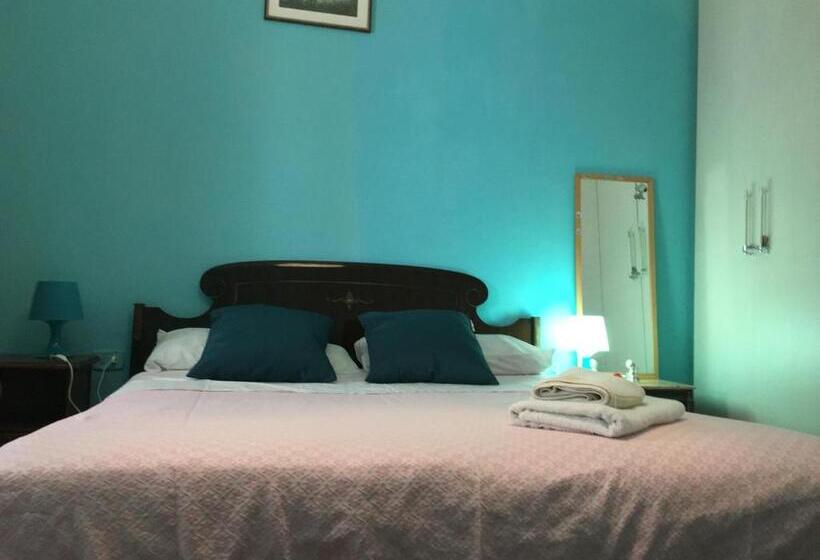 اتاق اکونومی, House Steccuto