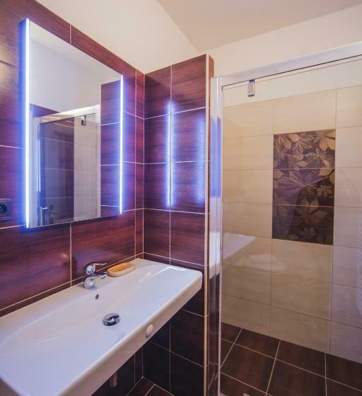 标准间, Penzion U Papoušků